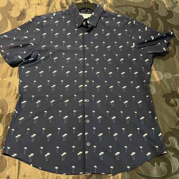 Mizzen+Main Other - Mizzen+Main Performance Navy Short-Sleeve Button-Up Palm Tree Print Men’s XL